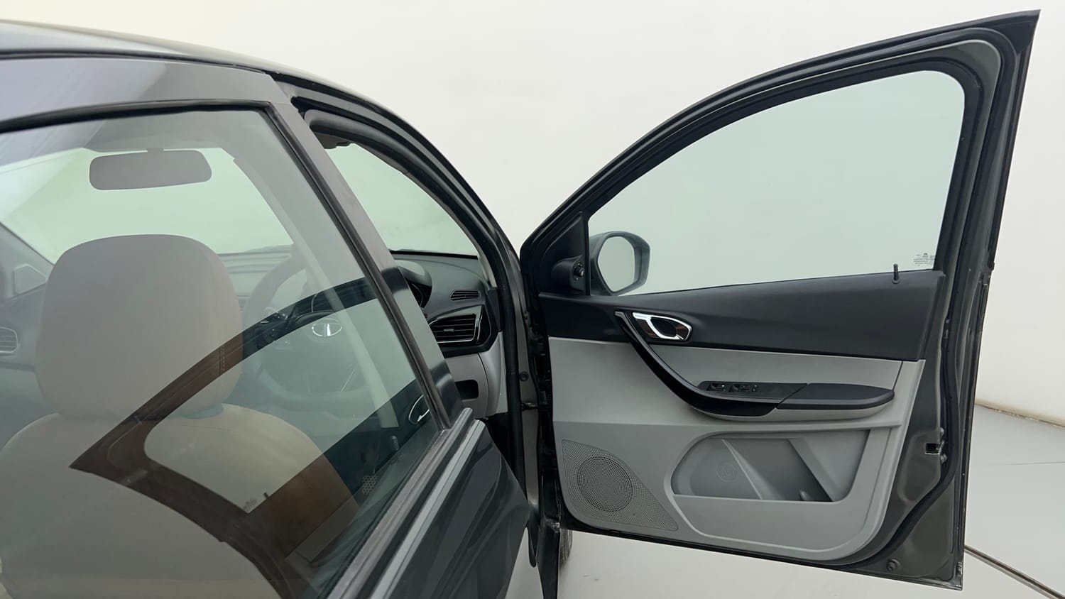 Used 2020 Tata Tiago Revotron XZ Plus Petrol Manual interior RIGHT FRONT DOOR OPEN VIEW