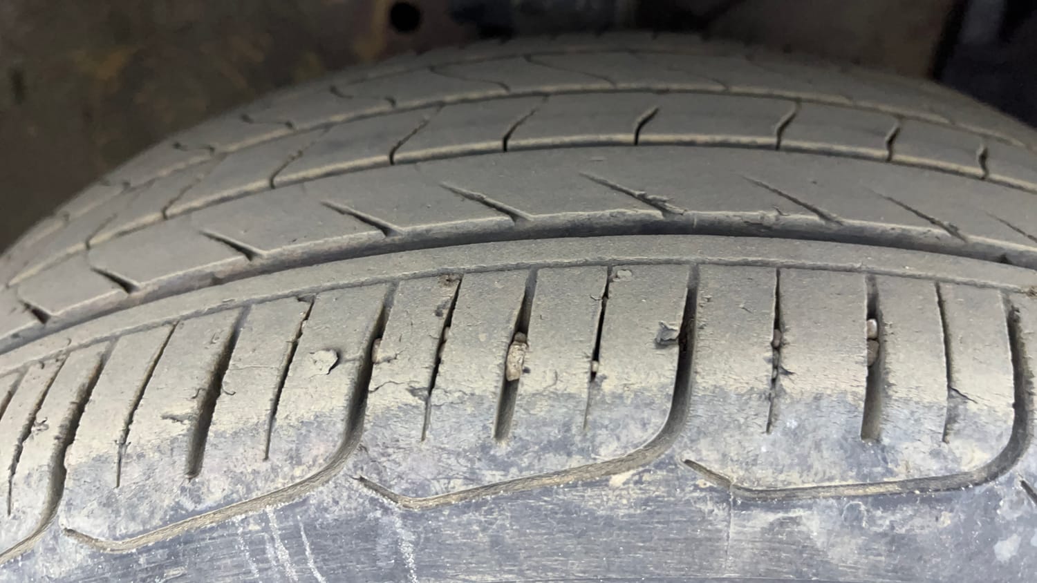 Used 2017 Maruti Suzuki Ciaz Alpha 1.4 AT Petrol Automatic tyres RIGHT FRONT TYRE TREAD VIEW