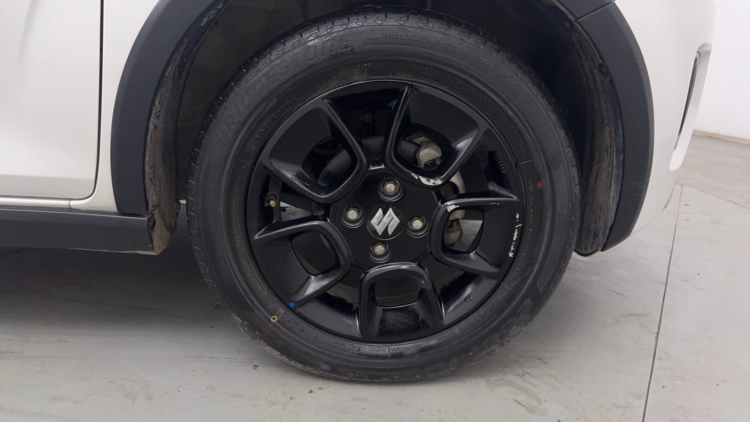 Used 2022 Maruti Suzuki Ignis Zeta 1.2 AMT Petrol Automatic tyres RIGHT FRONT TYRE RIM VIEW