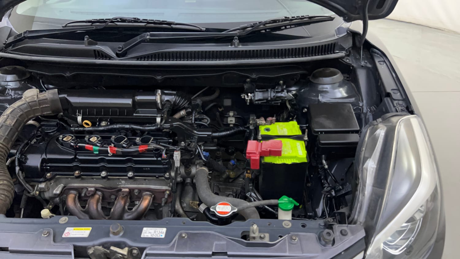 Used 2018 Maruti Suzuki Baleno Alpha 1.2 Petrol Manual engine ENGINE LEFT SIDE HINGE & APRON VIEW