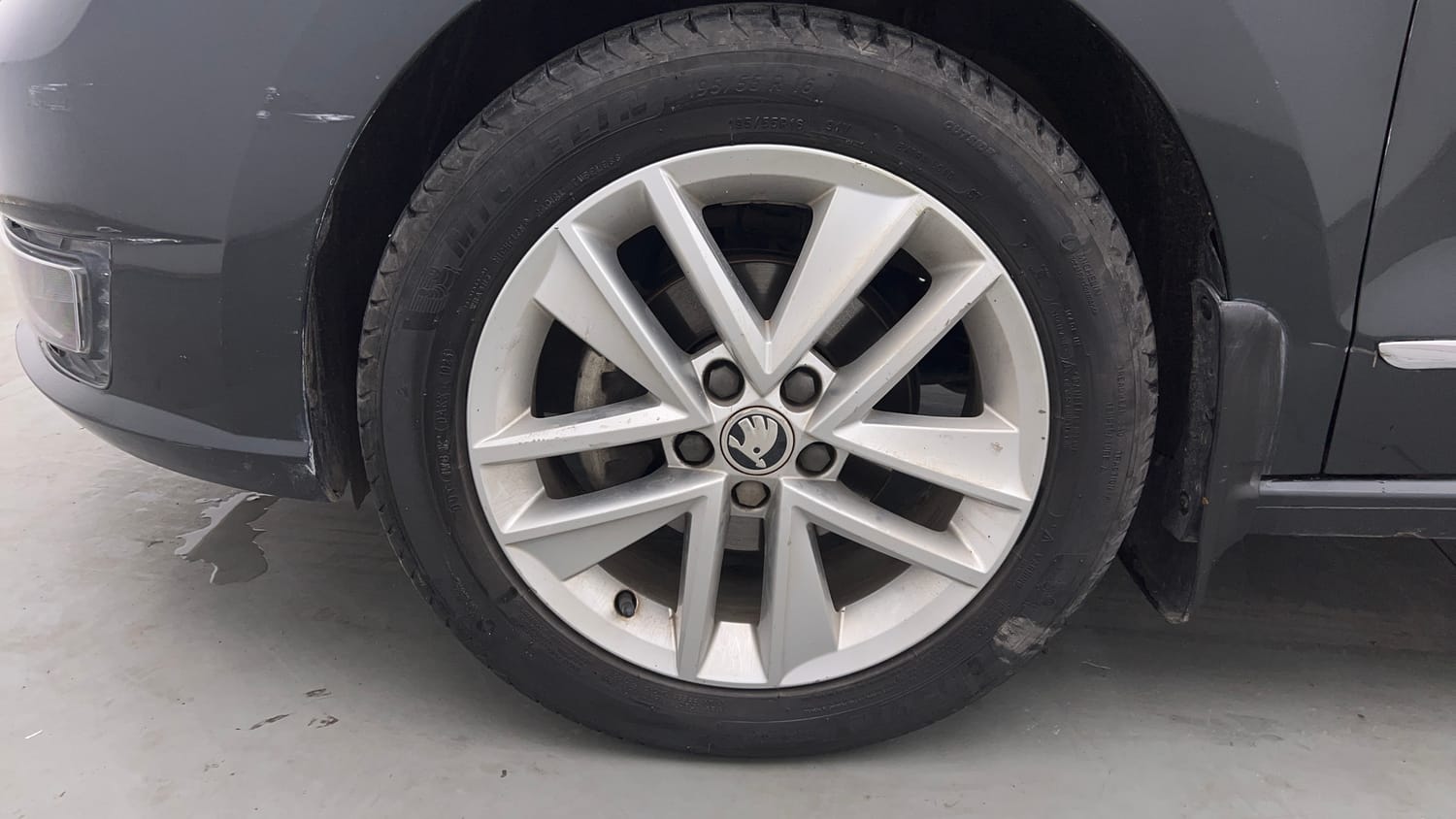 Used 2020 Skoda Rapid Style AT Petrol Automatic tyres LEFT FRONT TYRE RIM VIEW