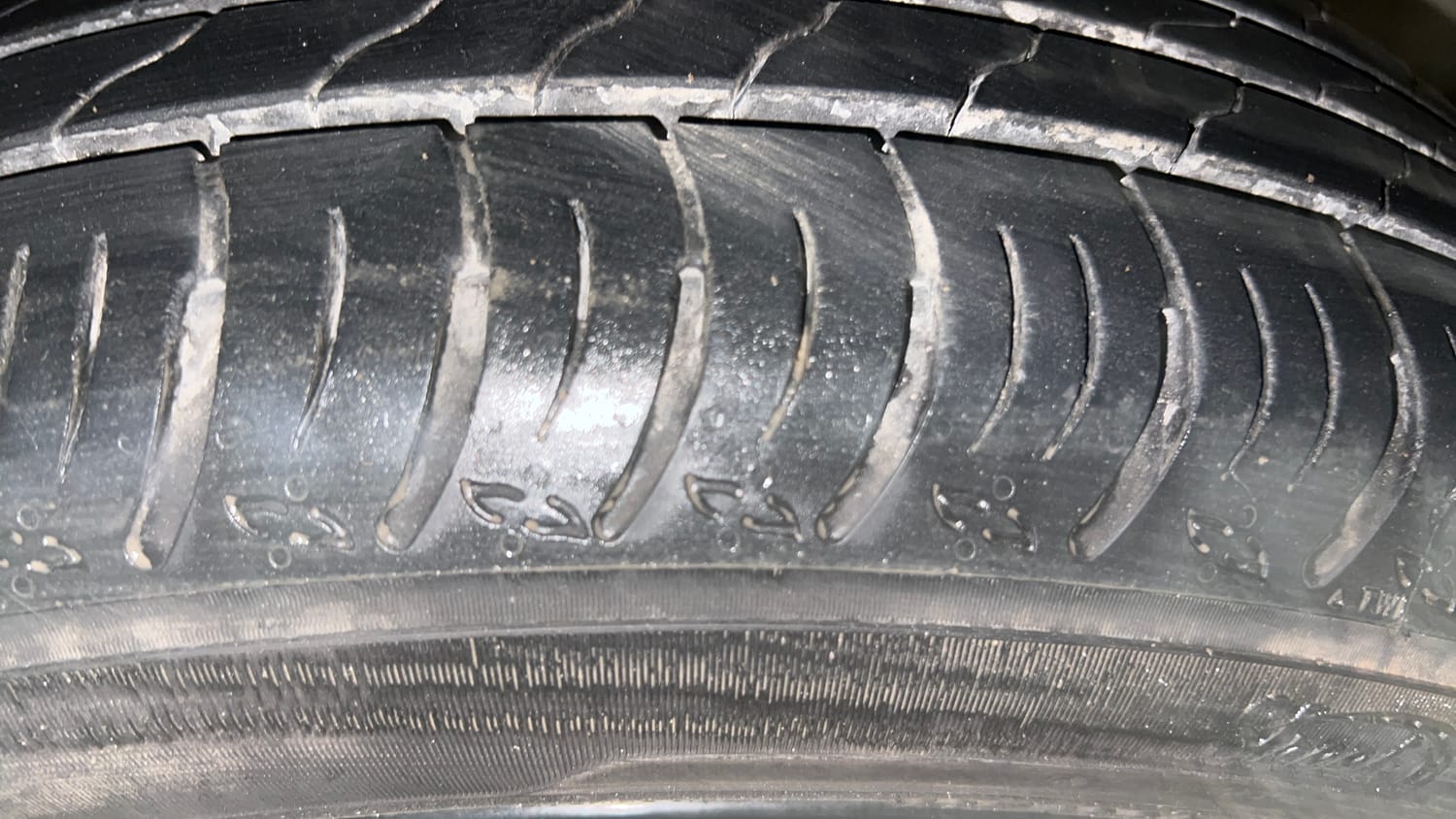 Used 2024 Maruti Suzuki Fronx Delta Plus (O) 1.2L MT Petrol Manual tyres RIGHT FRONT TYRE TREAD VIEW