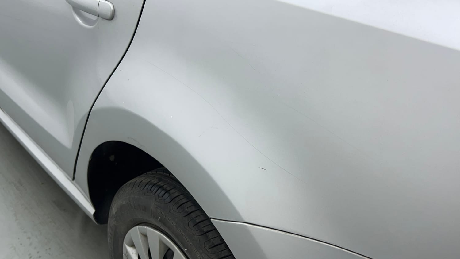 Used 2018 Volkswagen Ameo Trendline 1.0L (P) Petrol Manual dents MINOR SCRATCH