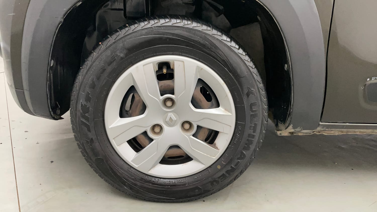 Used 2018 Renault Kwid RXL Petrol Manual tyres LEFT FRONT TYRE RIM VIEW