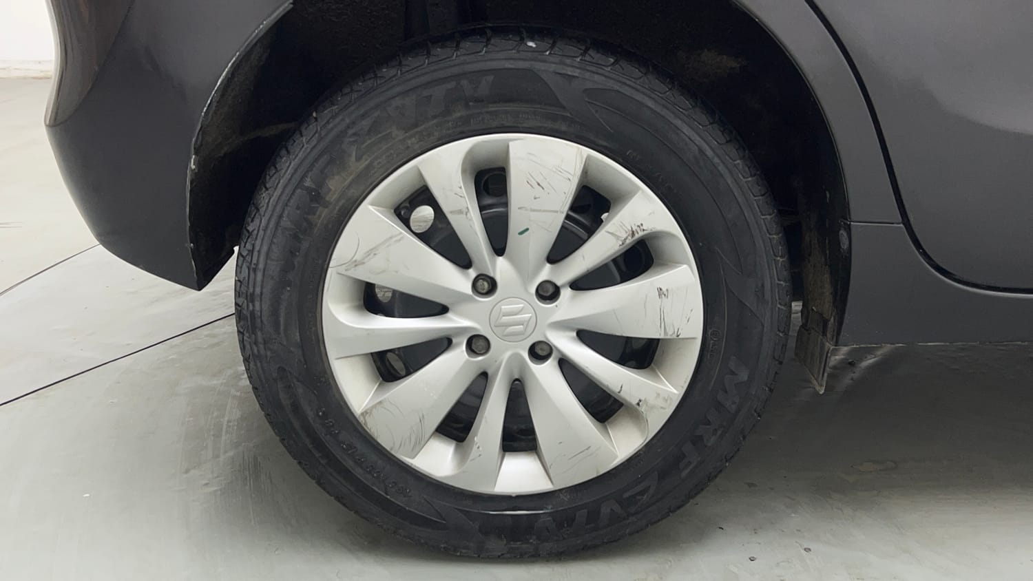 Used 2017 Maruti Suzuki Baleno Delta 1.2 Petrol Manual tyres RIGHT REAR TYRE RIM VIEW