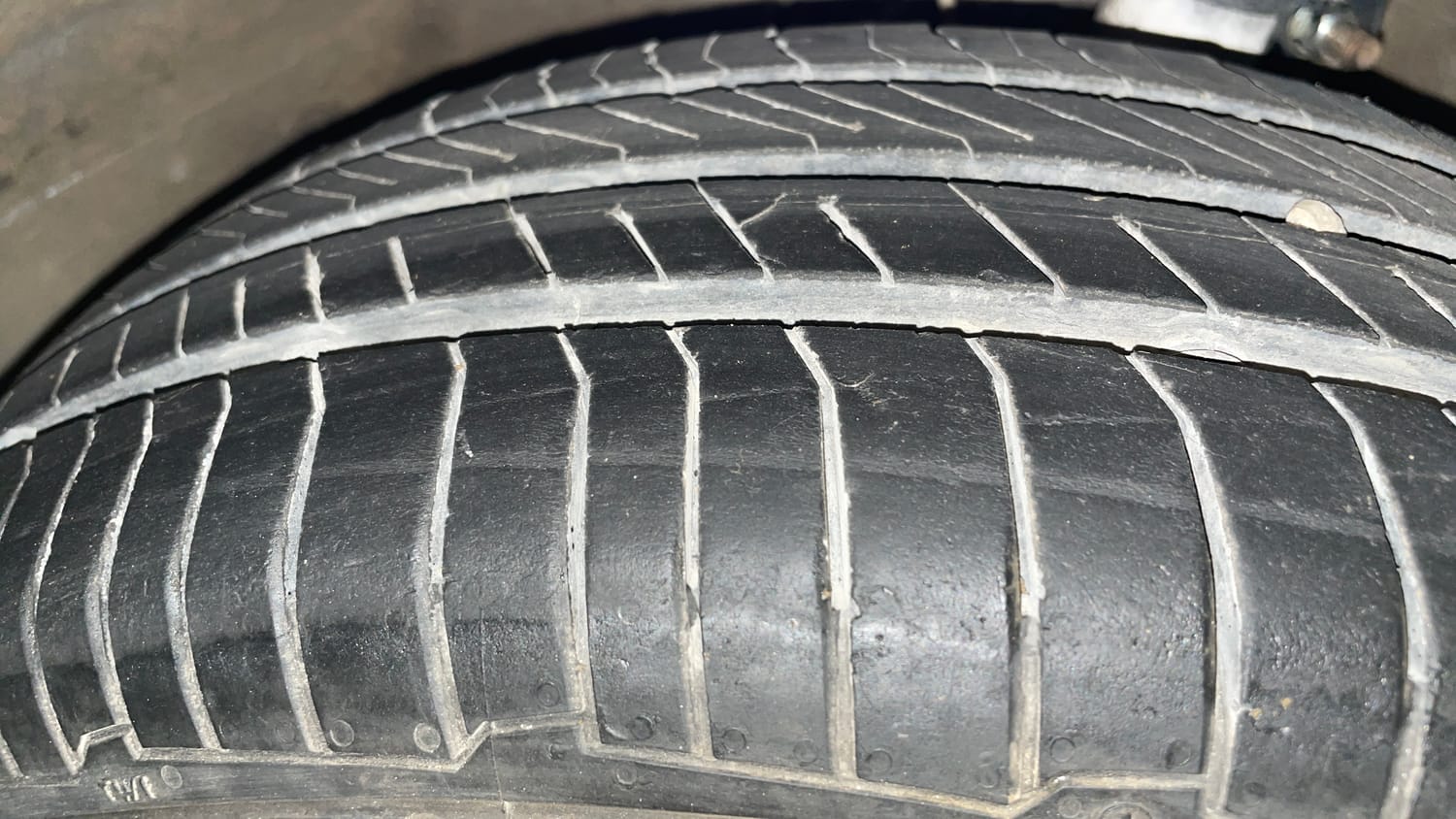 Used 2014 Honda Amaze 1.2 S AT i-VTEC Petrol Automatic tyres RIGHT FRONT TYRE TREAD VIEW