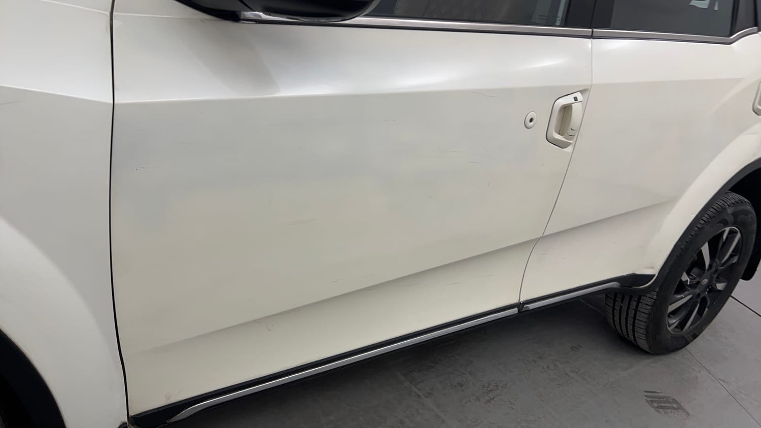 Used 2018 Mahindra XUV500 W11 Diesel Manual dents MINOR SCRATCH