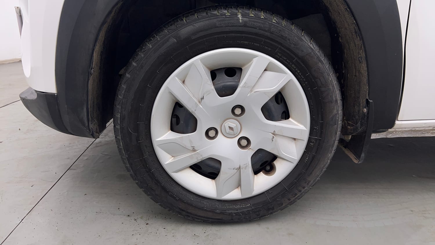 Used 2024 Renault Kwid RXT 1.0 AMT Petrol Automatic tyres LEFT FRONT TYRE RIM VIEW