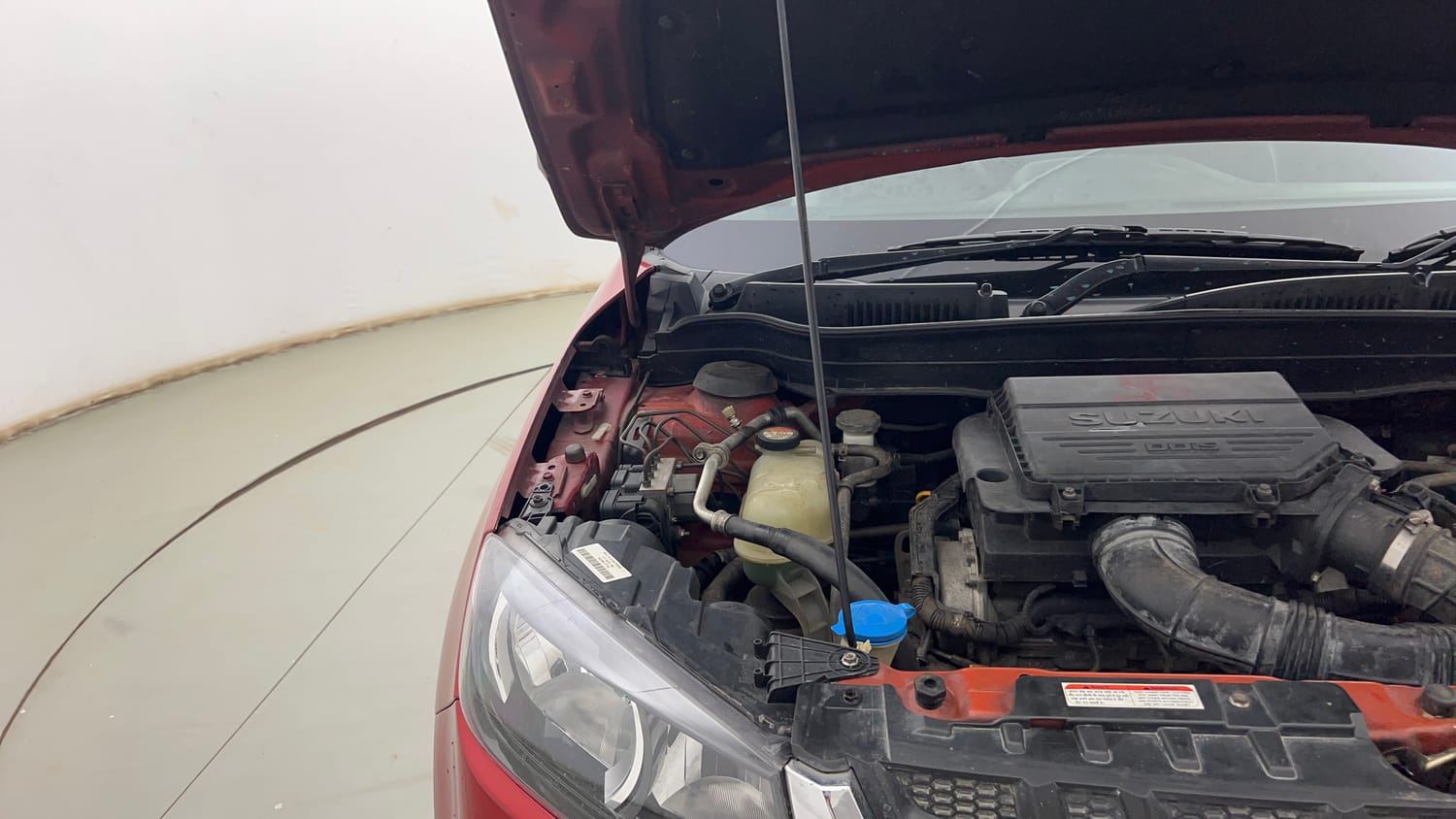 Used 2019 Maruti Suzuki Vitara Brezza [2016-2020] LDi Diesel Manual engine ENGINE RIGHT SIDE HINGE & APRON VIEW