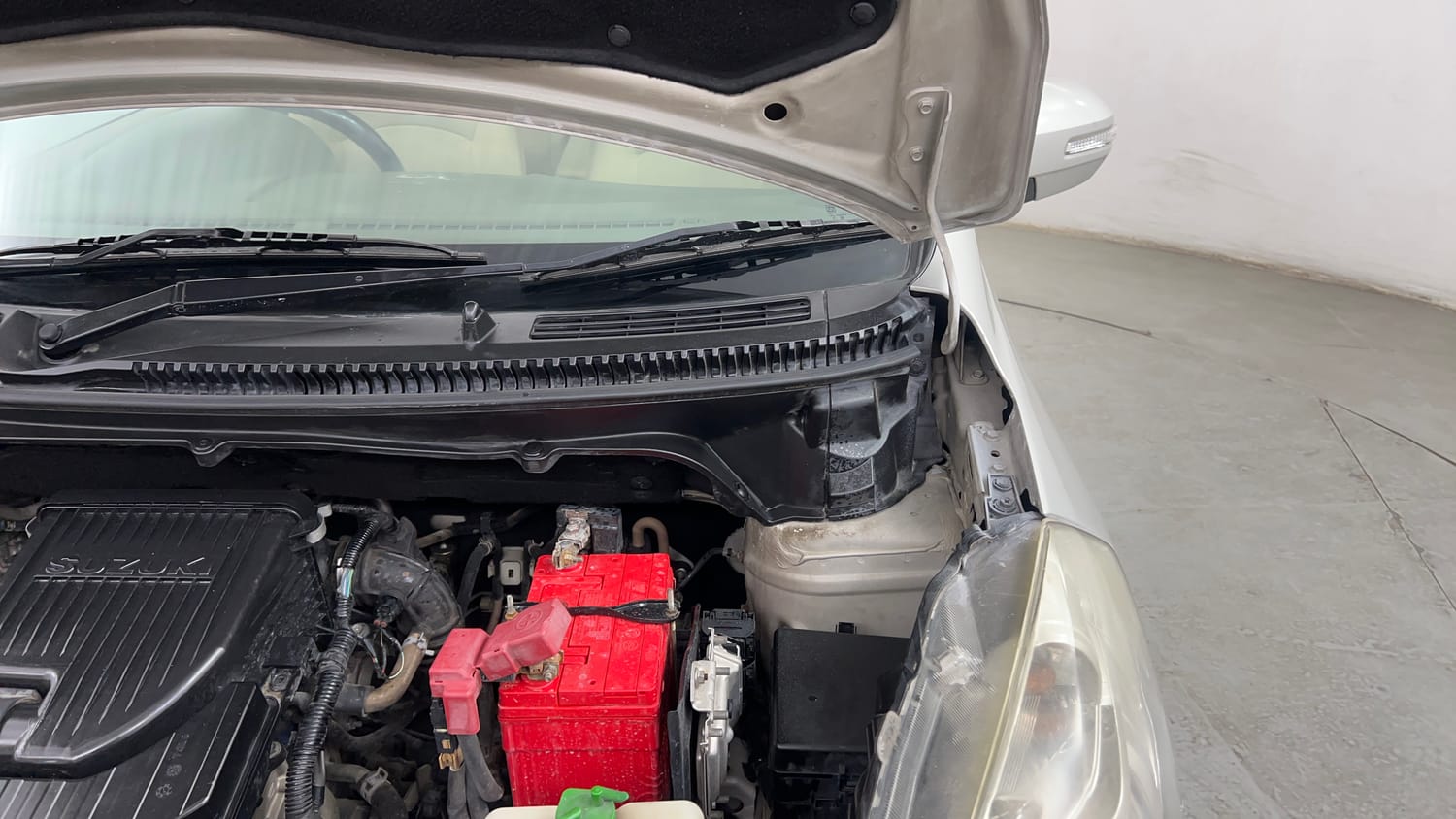Used 2018 Maruti Suzuki Ertiga ZXI+ Petrol Manual engine ENGINE LEFT SIDE HINGE & APRON VIEW