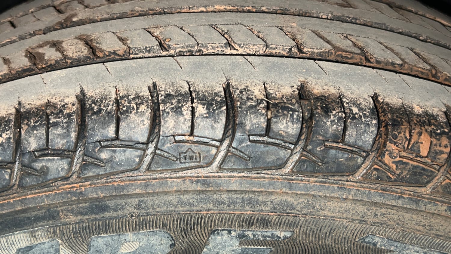 Used 2018 Maruti Suzuki Baleno Delta 1.2 Petrol Manual tyres RIGHT REAR TYRE TREAD VIEW