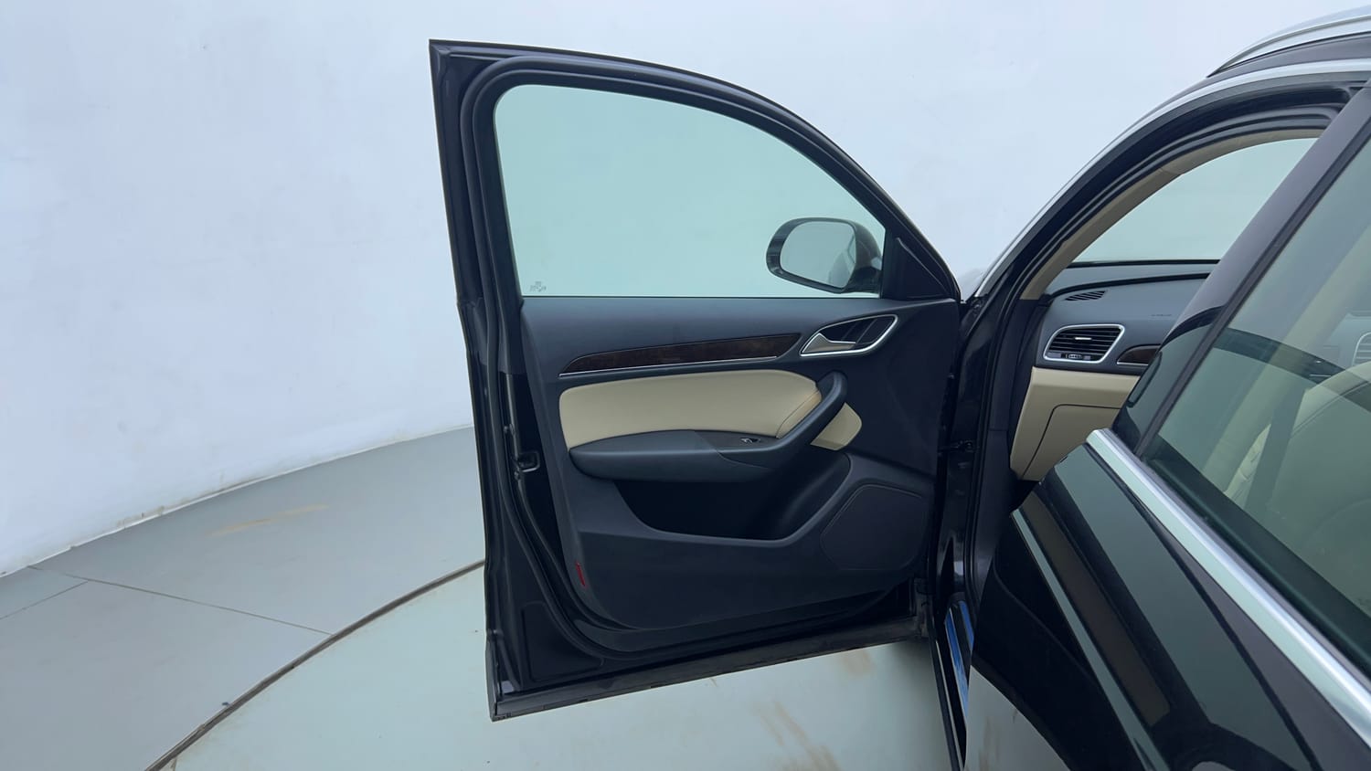 Used 2019 Audi Q3 30 TFSI Premium Petrol Automatic interior LEFT FRONT DOOR OPEN VIEW