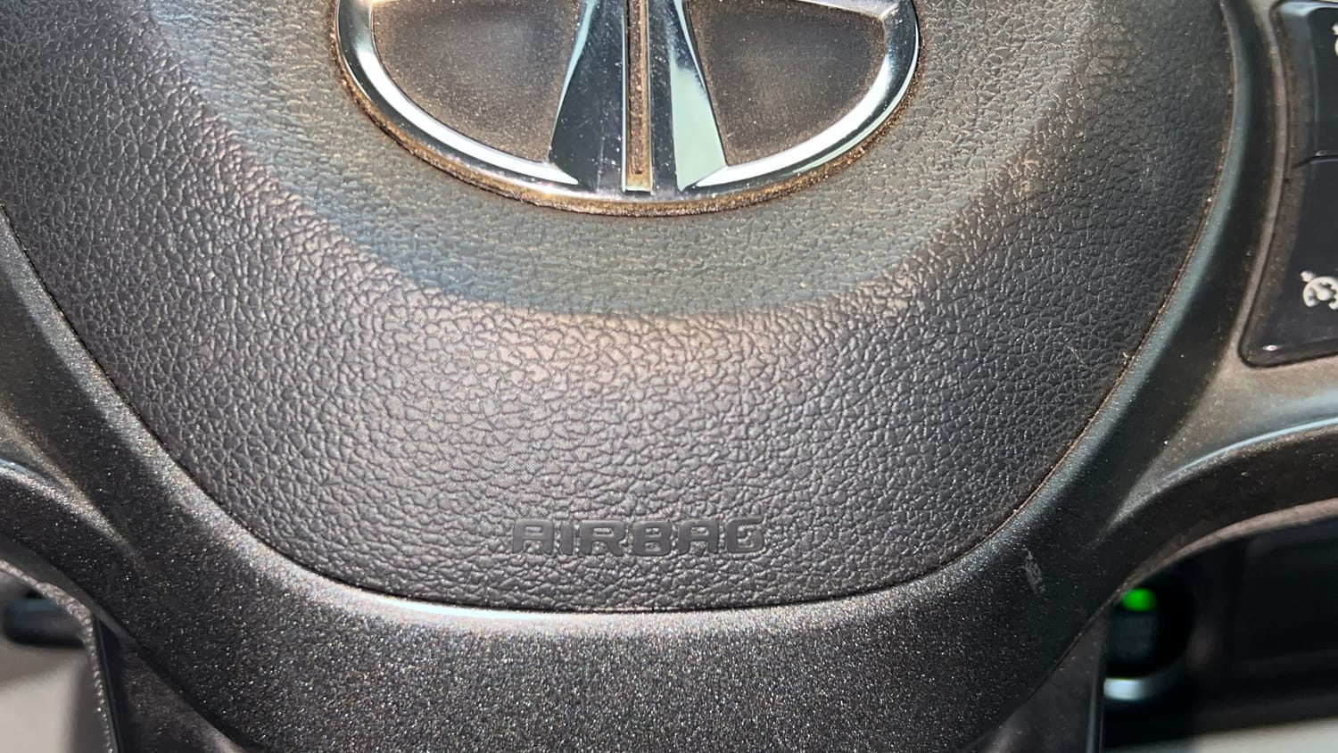 Used 2020 Tata Altroz XT Petrol Petrol Manual top_features Airbags