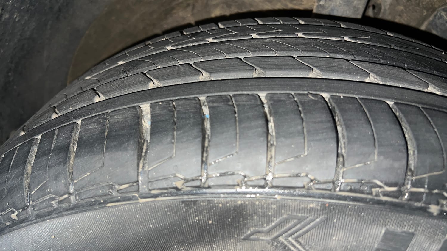 Used 2023 MG Motors Hector Plus Savvy Pro 1.5 Turbo Petrol CVT 6 STR Petrol Automatic tyres RIGHT FRONT TYRE TREAD VIEW