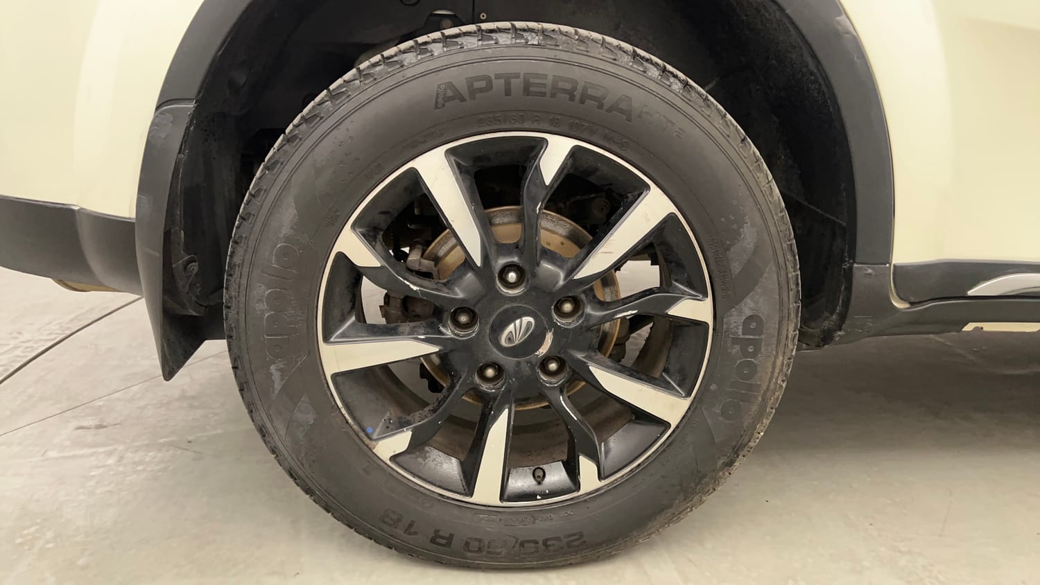 Used 2018 Mahindra XUV500 W11 Diesel Manual tyres RIGHT REAR TYRE RIM VIEW
