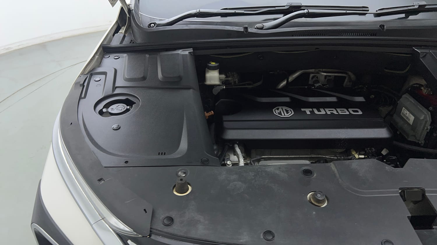 Used 2023 MG Motors Hector Plus Savvy Pro 1.5 Turbo Petrol CVT 6 STR Petrol Automatic engine ENGINE RIGHT SIDE VIEW