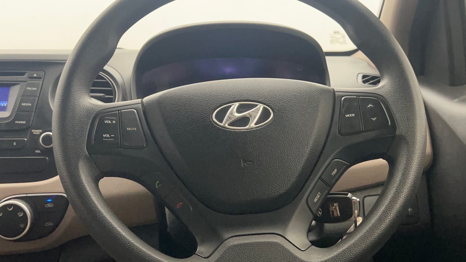 Used 2015 Hyundai Xcent S 1.2 Petrol Manual top_features Steering mounted controls