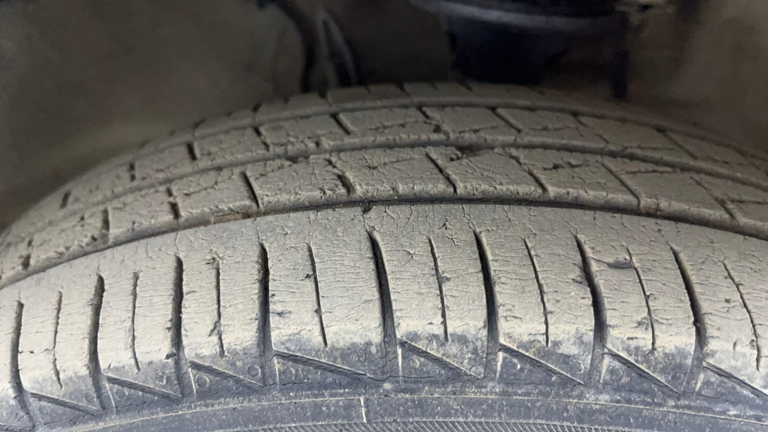 Used 2021 Maruti Suzuki Alto 800 LXi Petrol Manual tyres LEFT FRONT TYRE TREAD VIEW