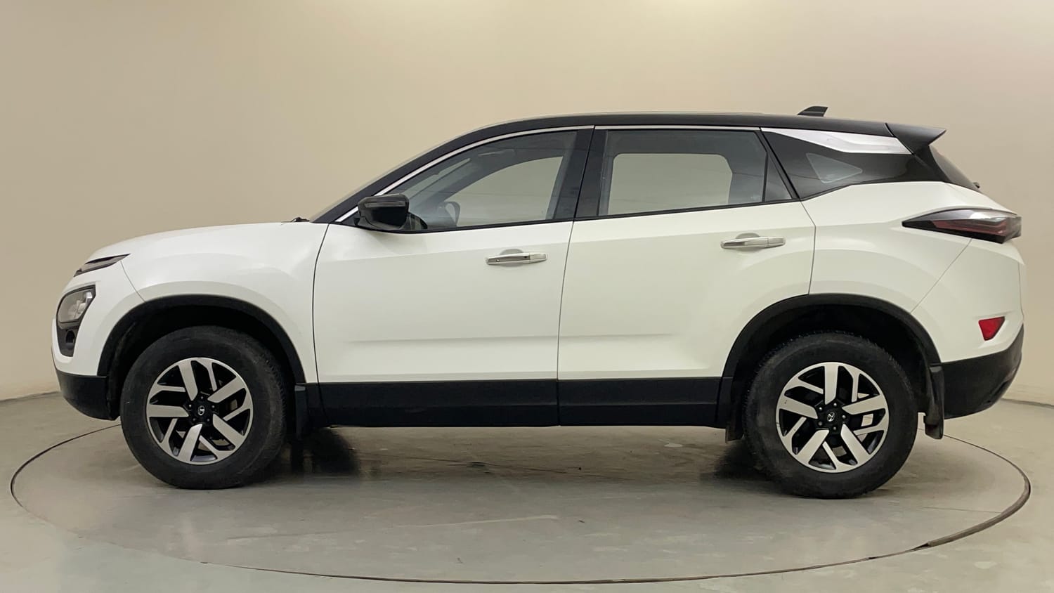 Used 2022 Tata Harrier XZA Plus Dual Tone Diesel Automatic exterior LEFT SIDE VIEW