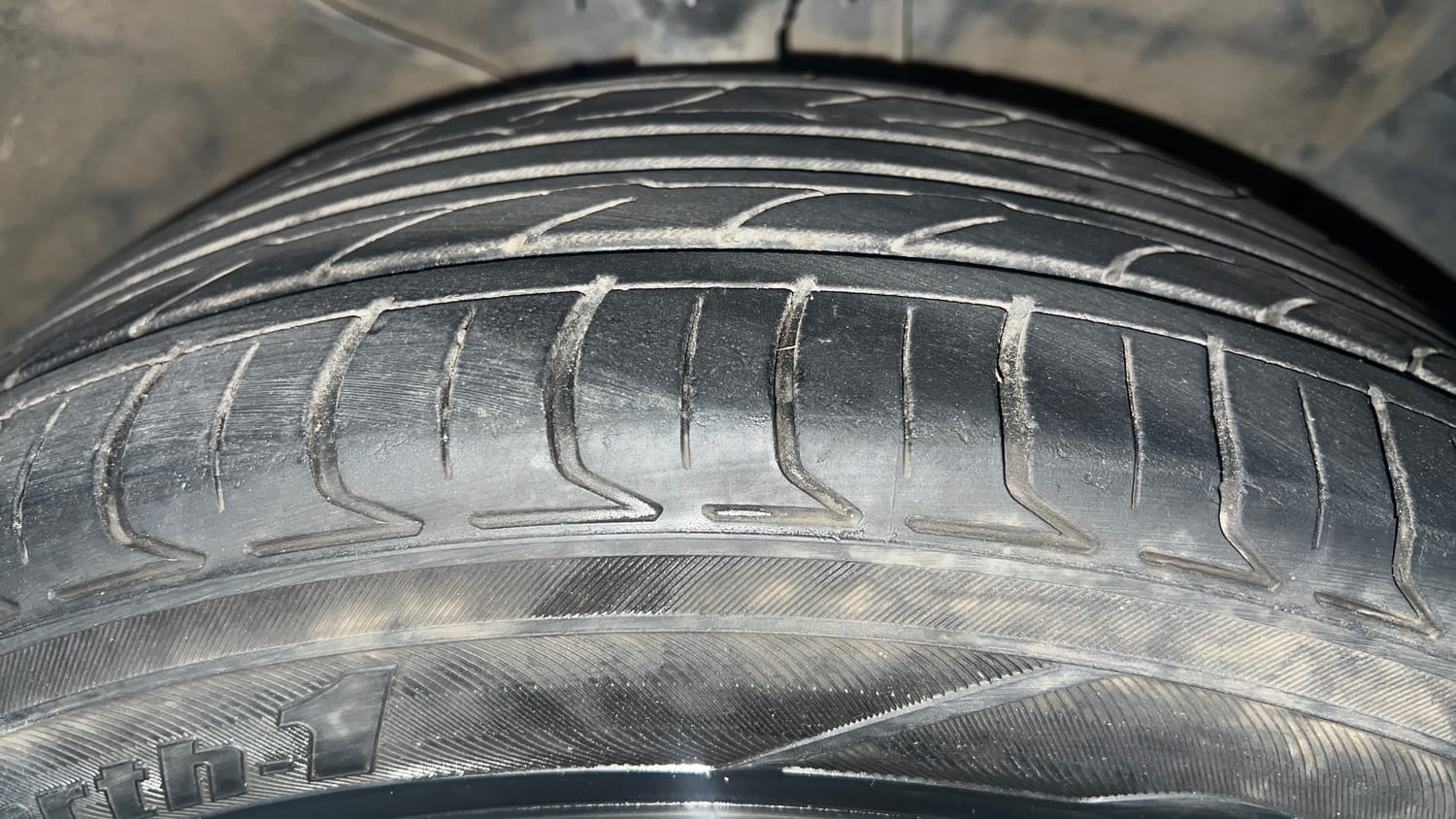 Used 2018 Hyundai Creta SX Plus 1.6 AT Petrol Petrol Automatic tyres RIGHT FRONT TYRE TREAD VIEW