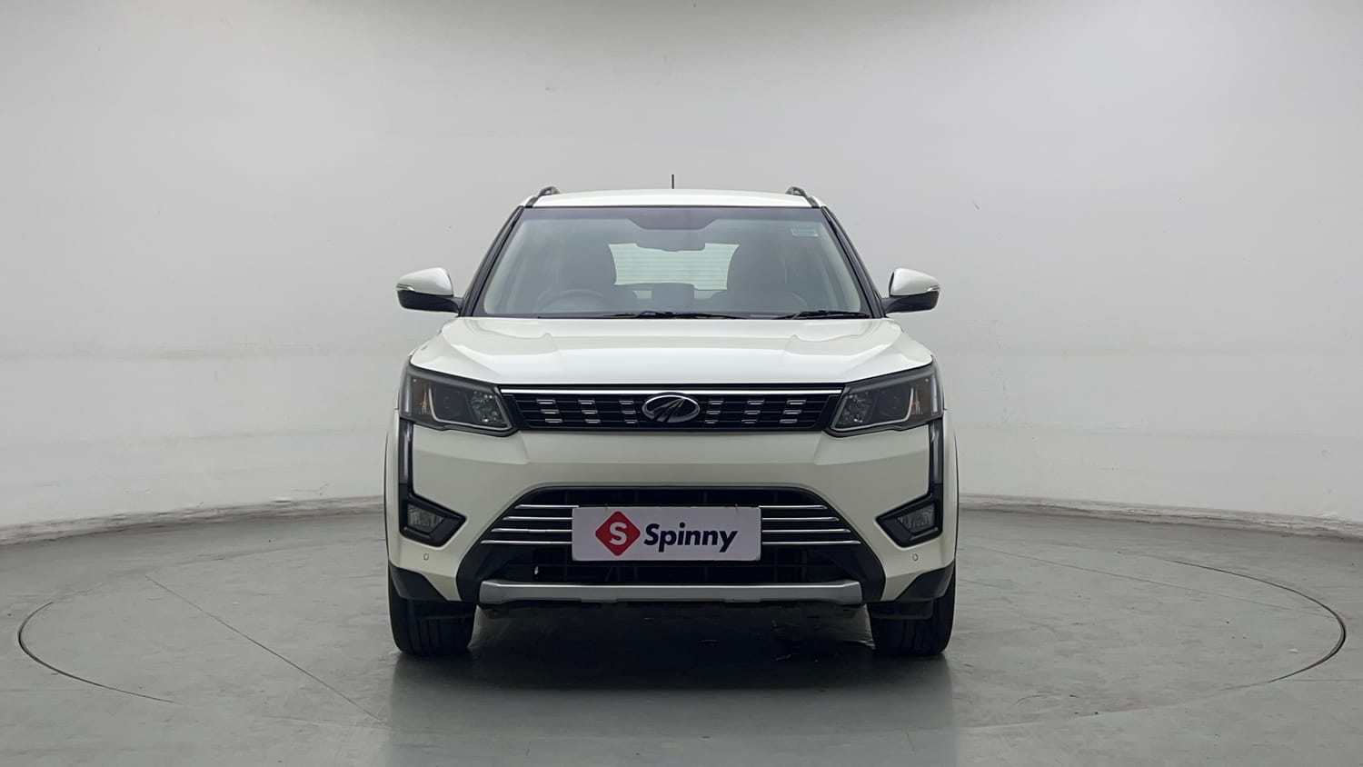 Used 2022 Mahindra XUV 300 W8 (O) 1.2 Petrol AMT Petrol Automatic exterior FRONT VIEW