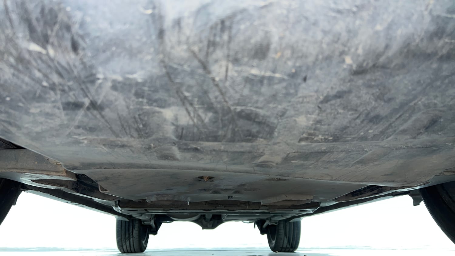 Used 2018 Tata Hexa XTA 4x2 7 STR Diesel Automatic extra FRONT LEFT UNDERBODY VIEW