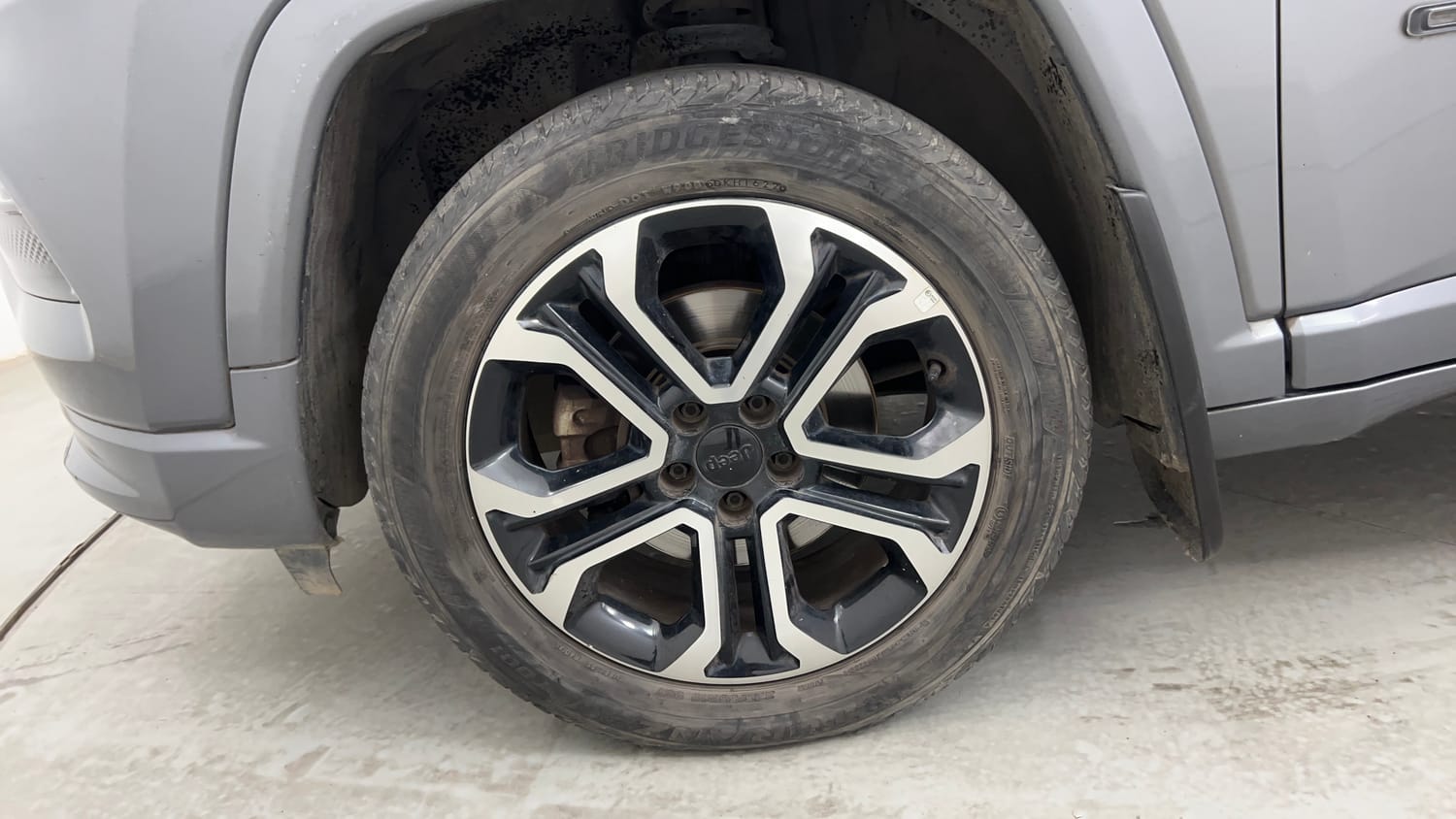 Used 2022 Jeep Compass Model S (O) 1.4 Petrol DCT Petrol Automatic tyres LEFT FRONT TYRE RIM VIEW