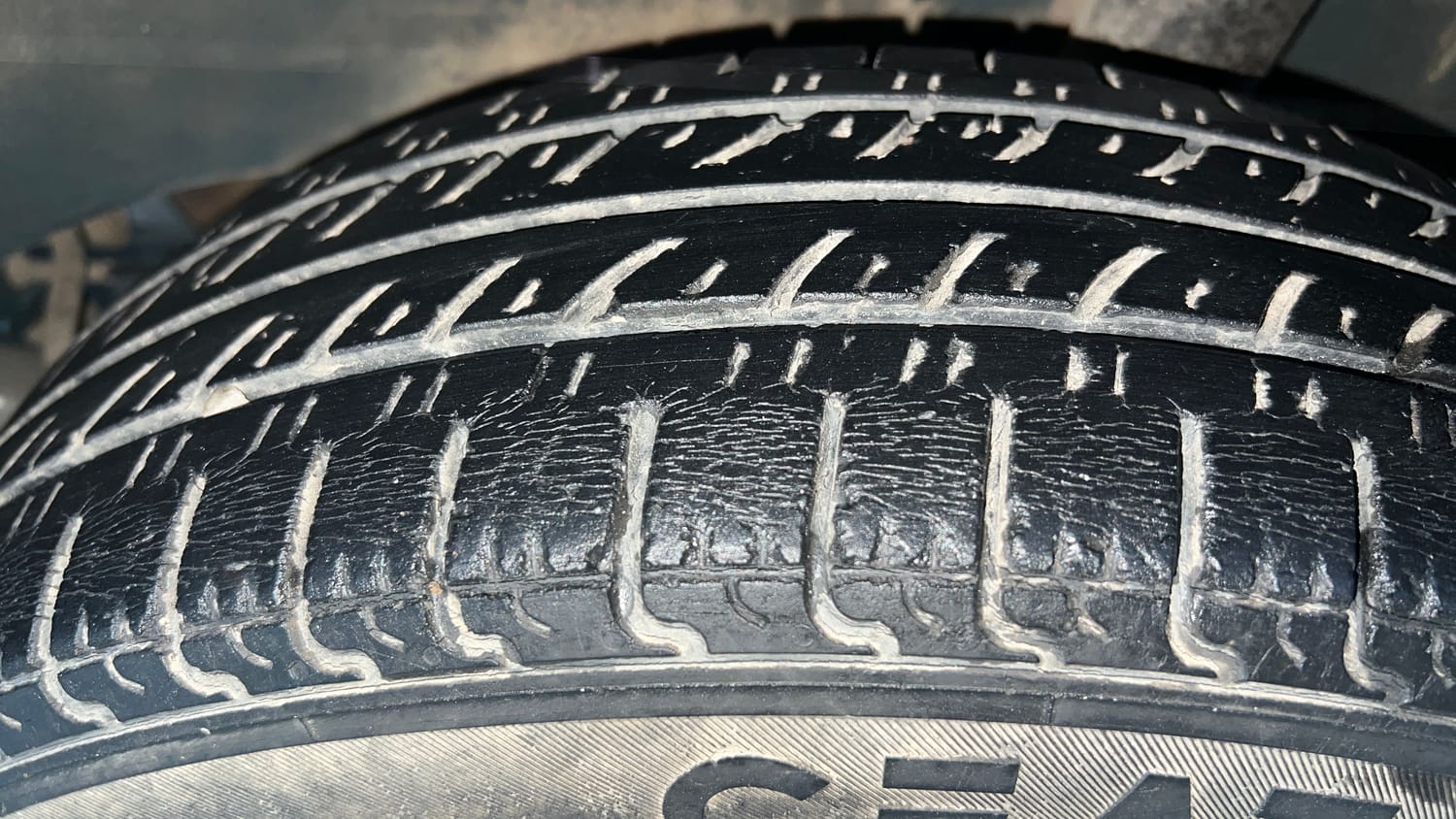 Used 2021 Renault Kwid RXT 1.0 AMT (O) Petrol Automatic tyres LEFT REAR TYRE TREAD VIEW