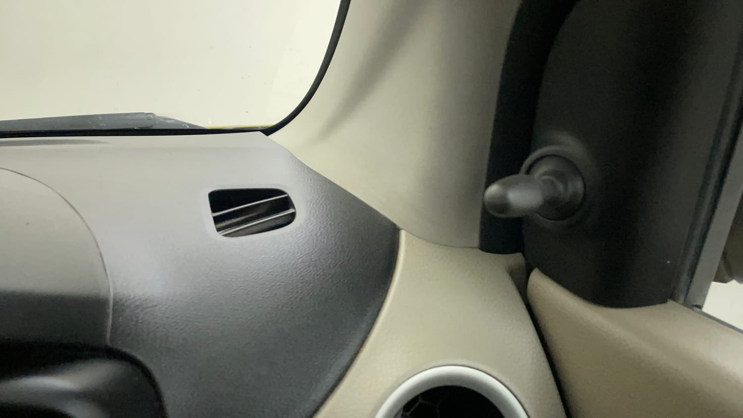 Used 2014 Maruti Suzuki Celerio VXi AMT Petrol Automatic top_features Adjustable ORVM
