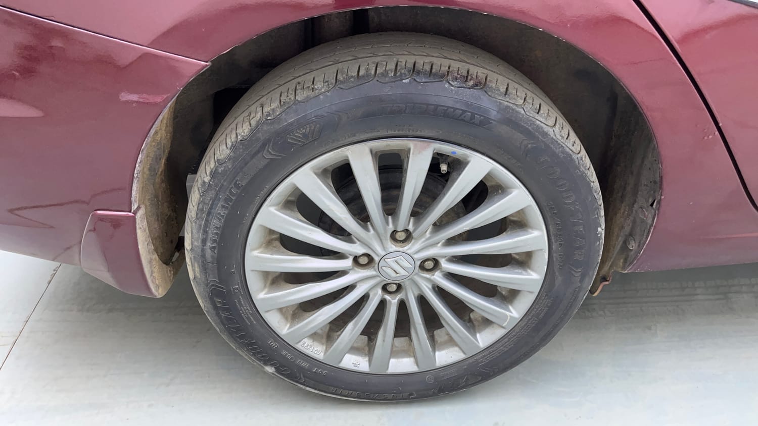 Used 2017 Maruti Suzuki Ciaz Alpha 1.4 AT Petrol Automatic tyres RIGHT REAR TYRE RIM VIEW