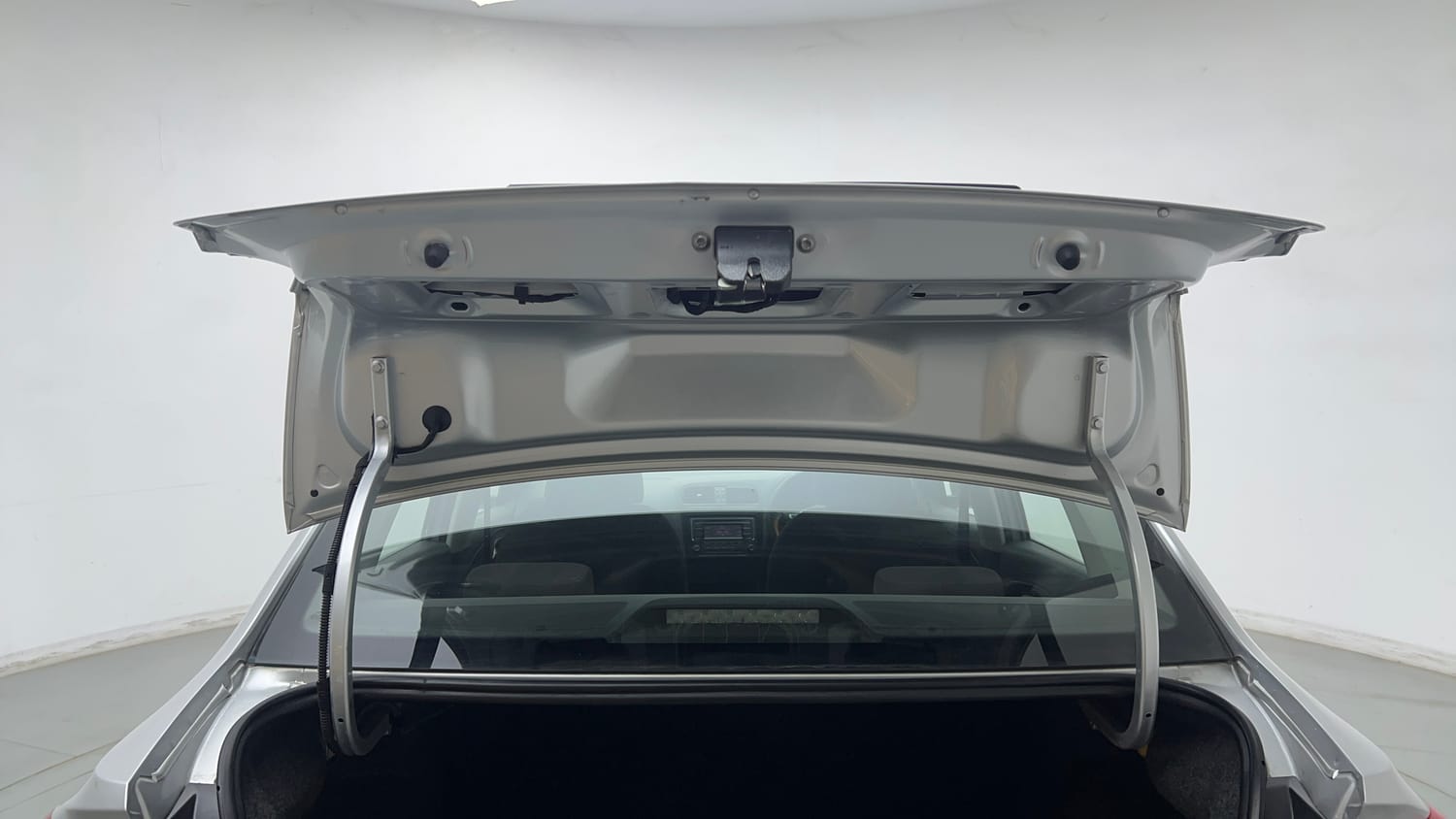 Used 2018 Volkswagen Ameo Trendline 1.0L (P) Petrol Manual interior DICKY DOOR OPEN VIEW
