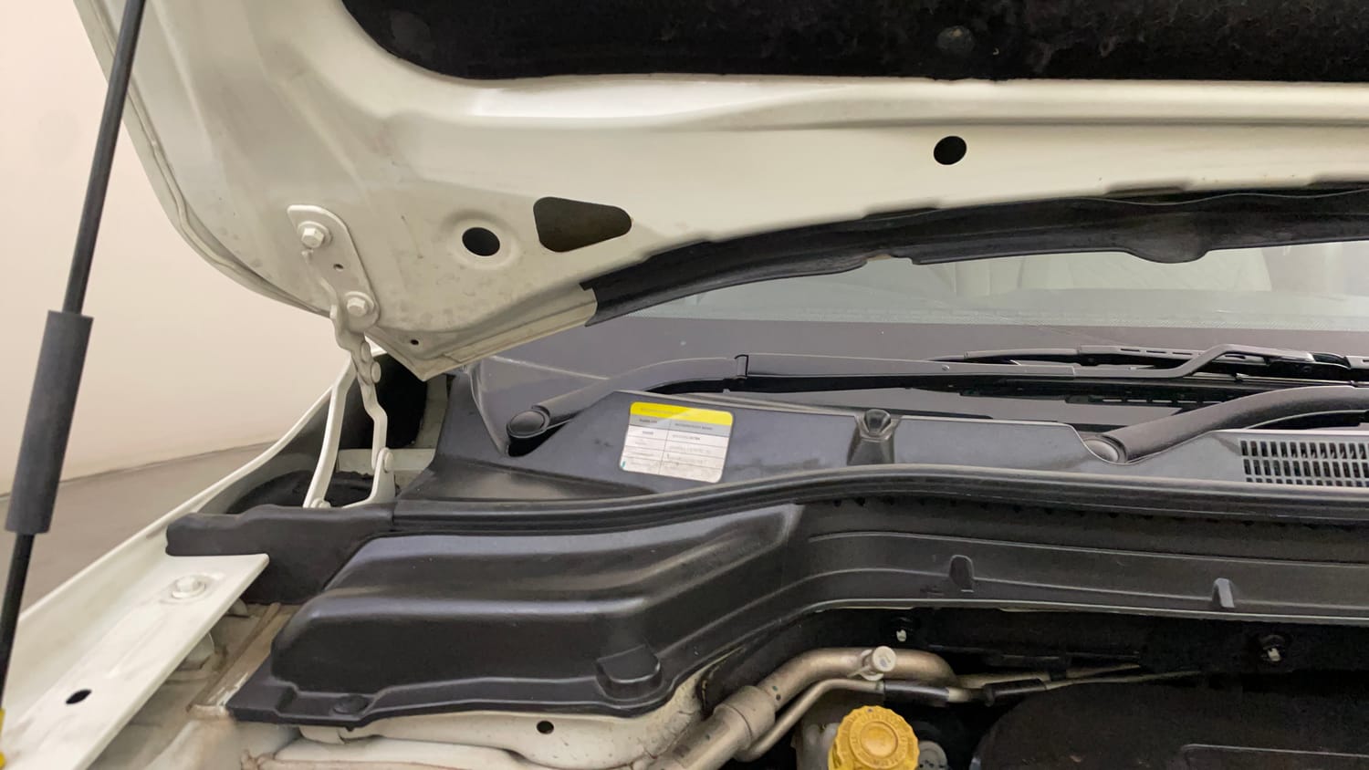 Used 2021 Mahindra XUV 300 W8 1.2 Petrol Petrol Manual engine ENGINE RIGHT SIDE HINGE & APRON VIEW