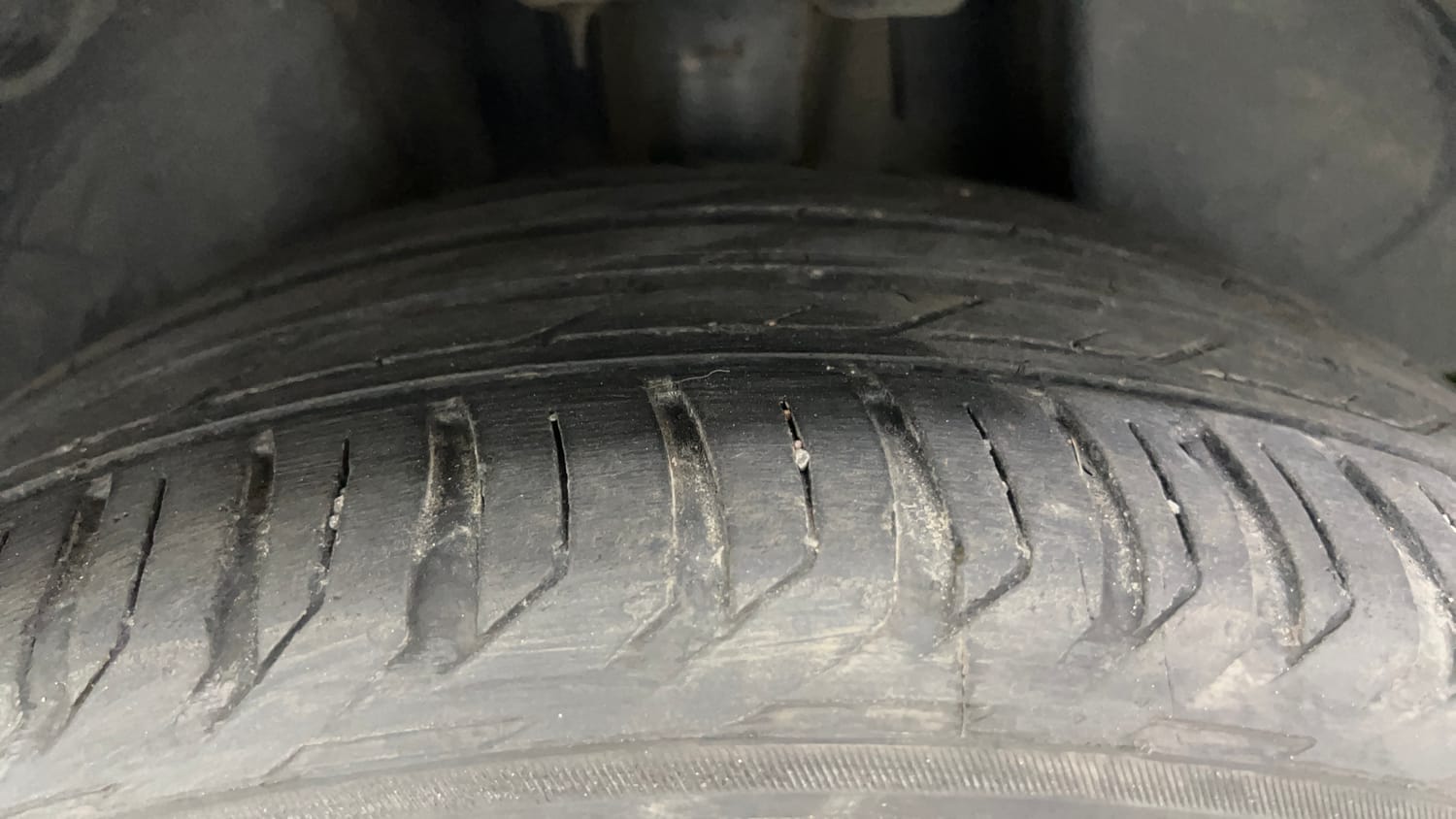 Used 2022 Jeep Compass Model S (O) 1.4 Petrol DCT Petrol Automatic tyres LEFT REAR TYRE TREAD VIEW
