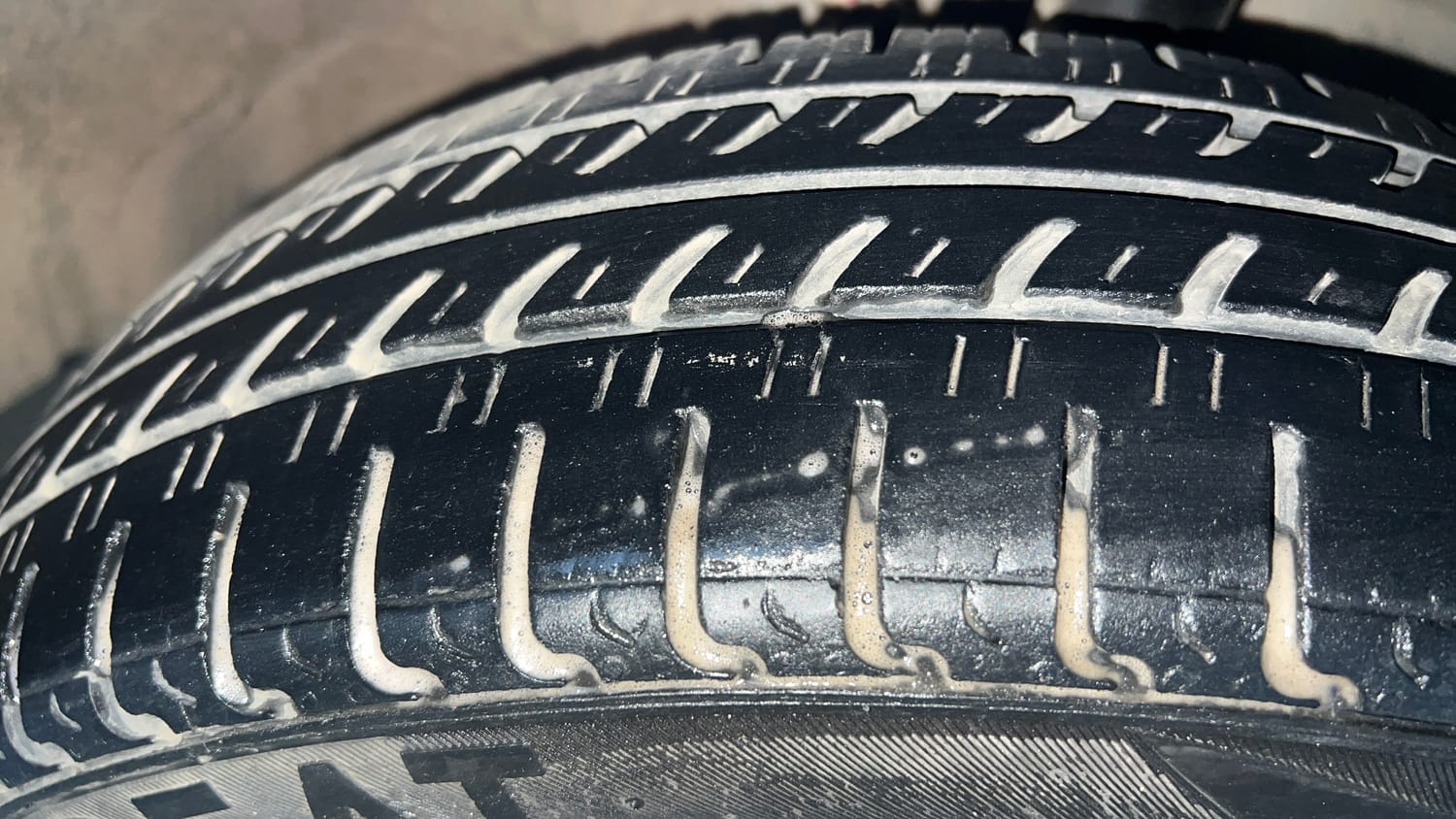 Used 2018 Maruti Suzuki Wagon R VXI Petrol Manual tyres RIGHT FRONT TYRE TREAD VIEW