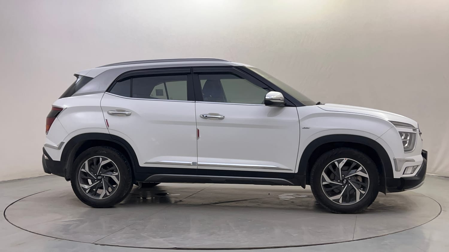 Used 2023 Hyundai Creta SX (O) 1.5 Petrol IVT Petrol Automatic exterior RIGHT SIDE VIEW