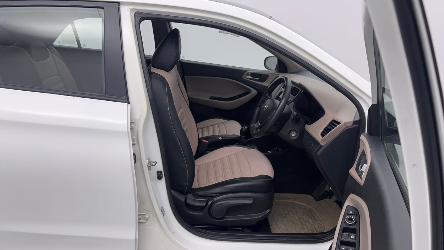 Used 2019 Hyundai Elite i20 Sportz 1.2 Petrol Manual interior RIGHT SIDE FRONT DOOR CABIN VIEW