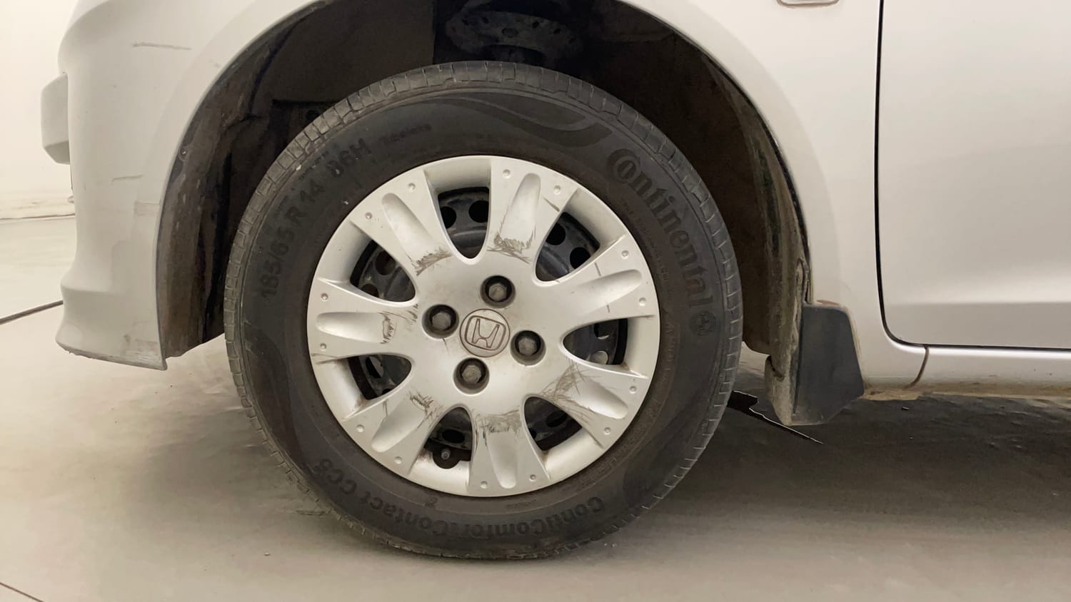 Used 2014 Honda Amaze 1.2 S AT i-VTEC Petrol Automatic tyres LEFT FRONT TYRE RIM VIEW