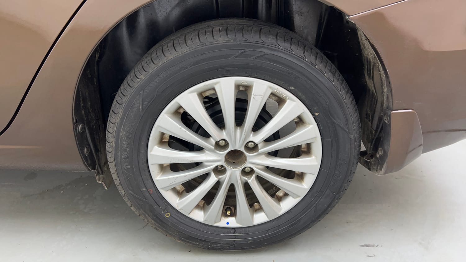 Used 2016 Maruti Suzuki Ciaz ZXi Petrol Manual tyres LEFT REAR TYRE RIM VIEW