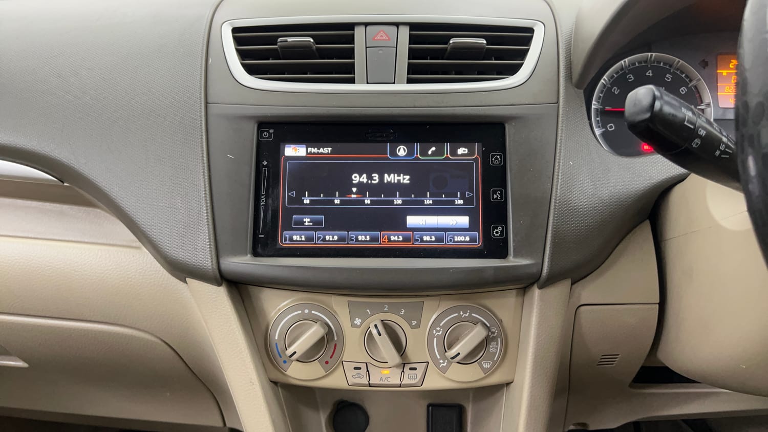 Used 2018 Maruti Suzuki Ertiga ZXI+ Petrol Manual interior MUSIC SYSTEM & AC CONTROL VIEW