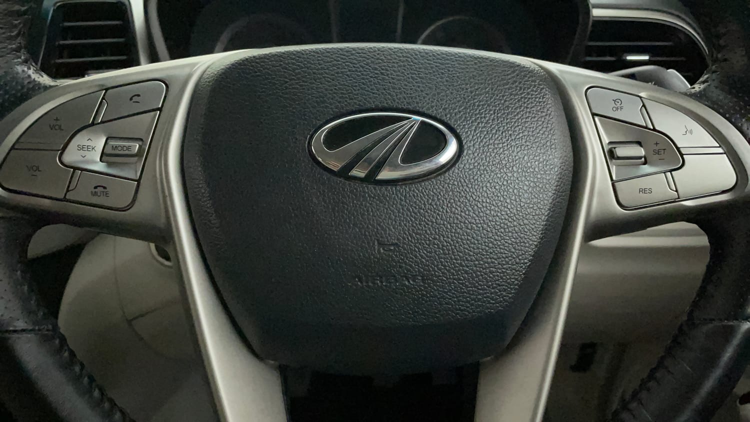 Used 2021 Mahindra XUV 300 W8 1.2 Petrol Petrol Manual top_features Airbags
