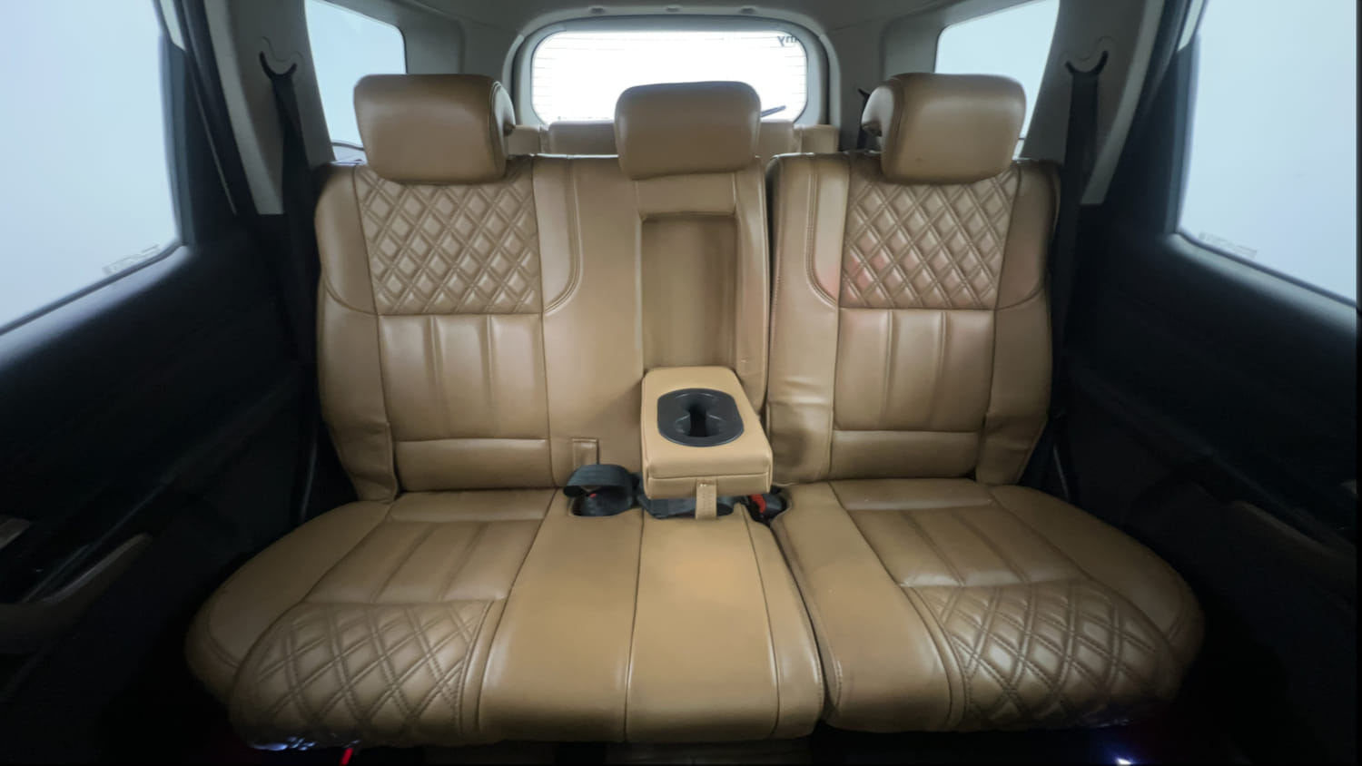 Used 2018 Mahindra XUV500 W11 Diesel Manual interior REAR SEAT CONDITION VIEW