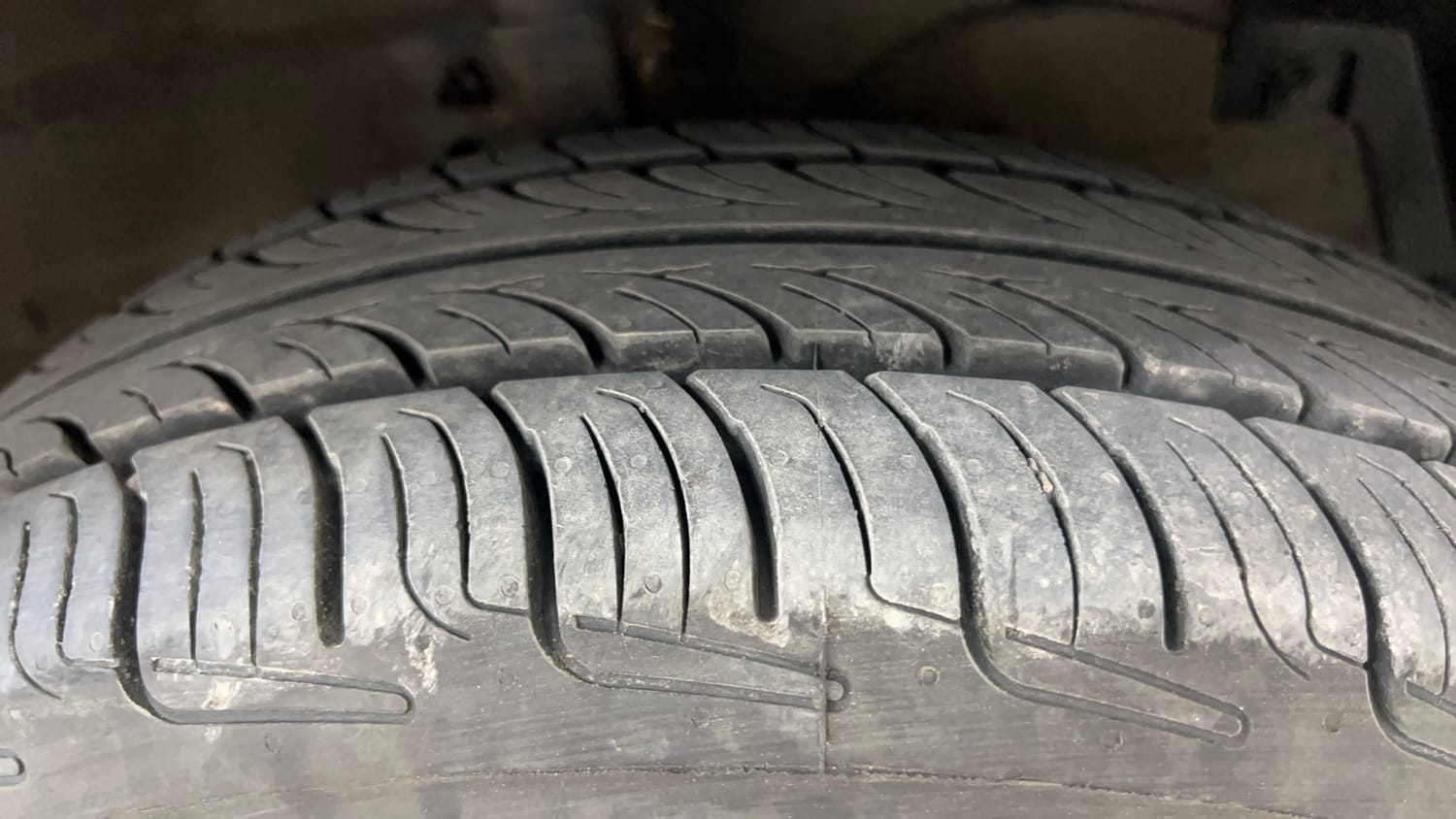Used 2014 Maruti Suzuki Swift Dzire ZXI Petrol Manual tyres RIGHT FRONT TYRE TREAD VIEW