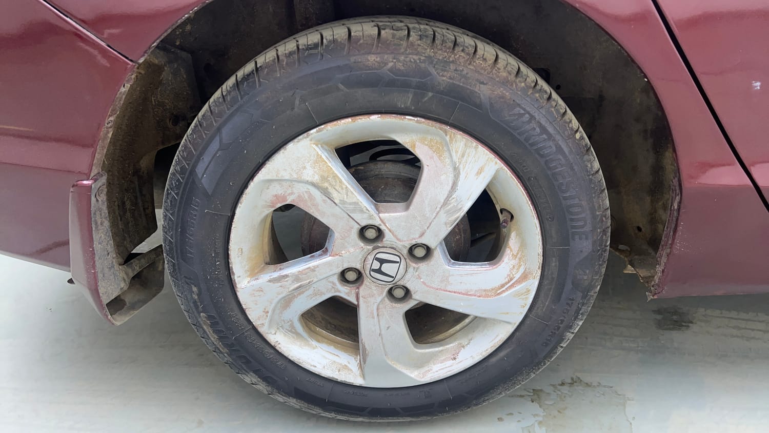 Used 2015 Honda City V Petrol Manual tyres RIGHT REAR TYRE RIM VIEW