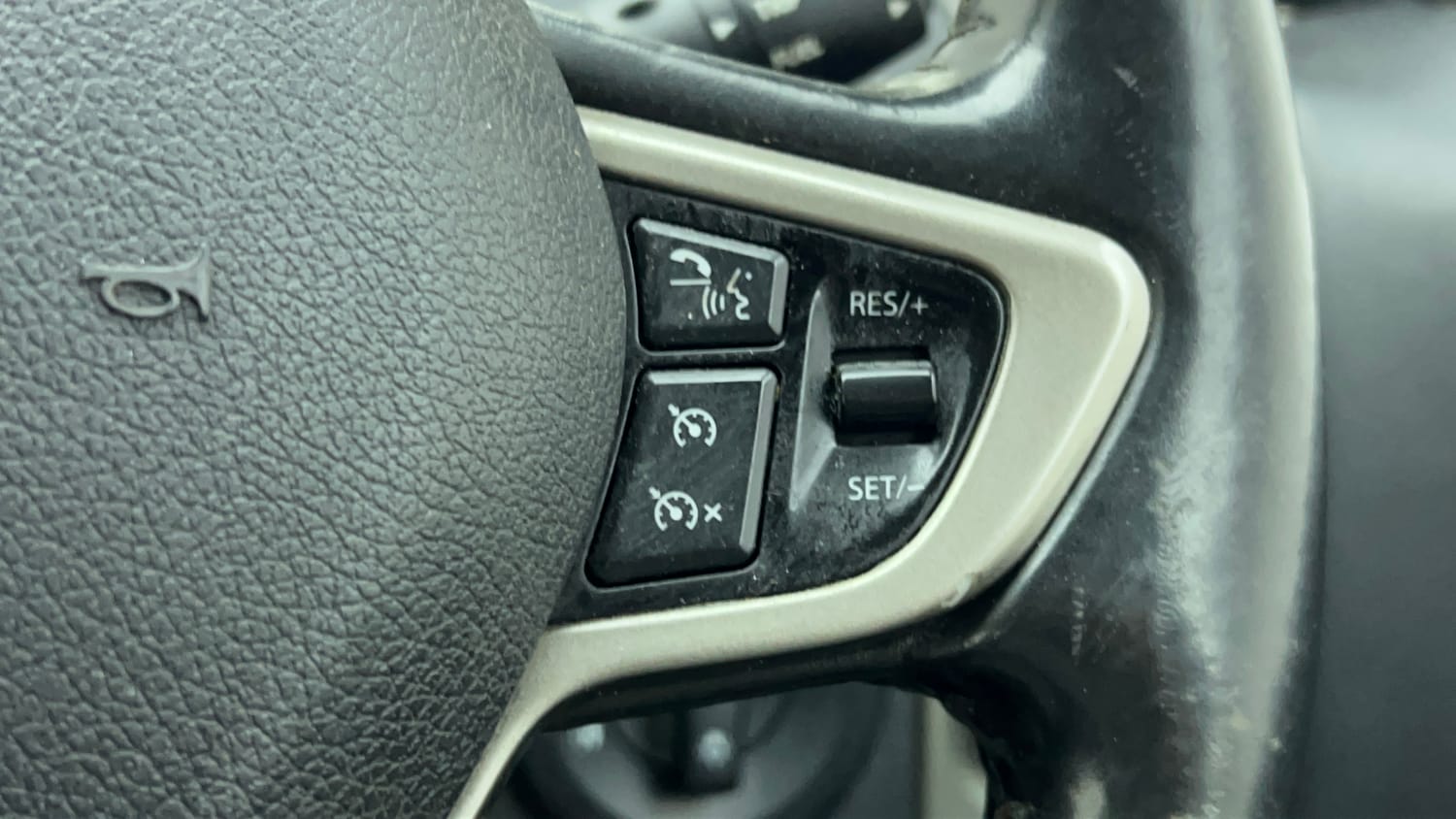 Used 2018 Tata Hexa XTA 4x2 7 STR Diesel Automatic top_features Cruise control