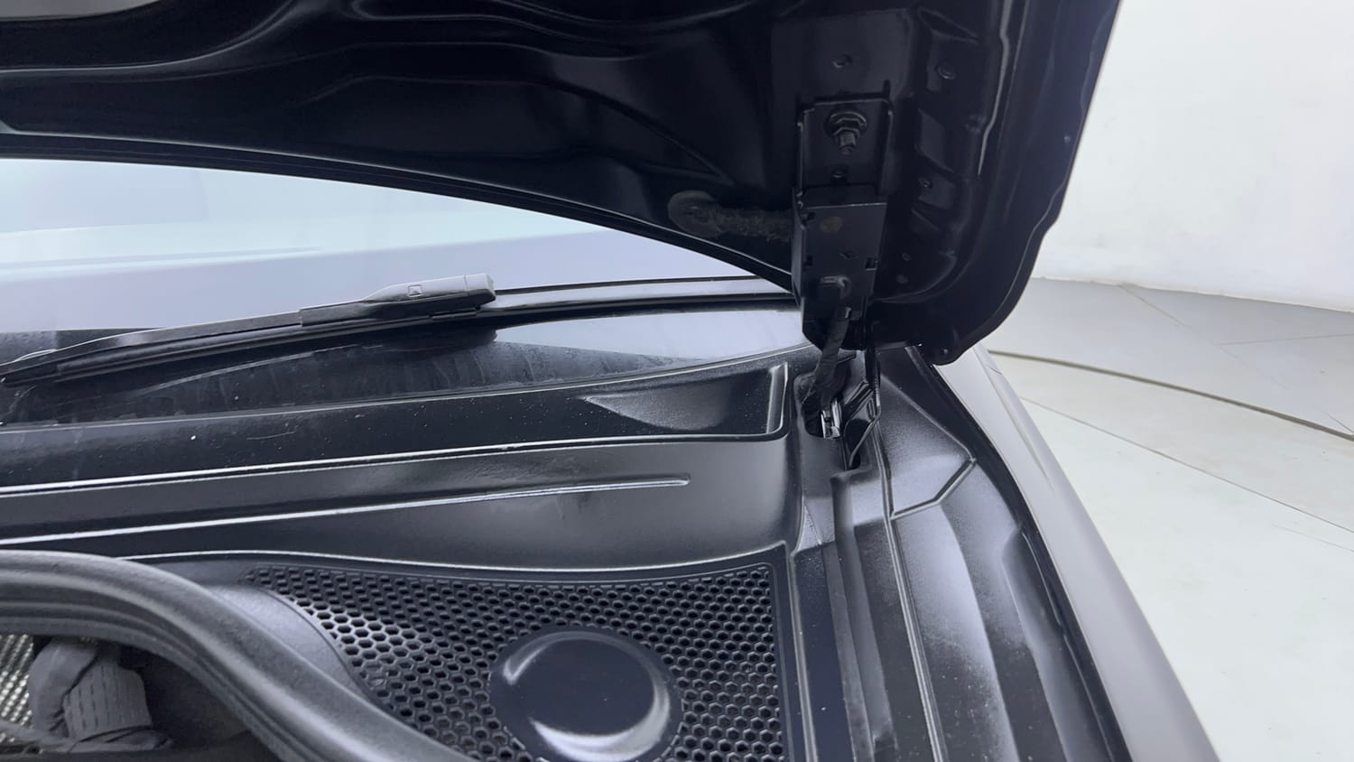 Used 2019 Audi Q3 30 TFSI Premium Petrol Automatic engine ENGINE LEFT SIDE HINGE & APRON VIEW