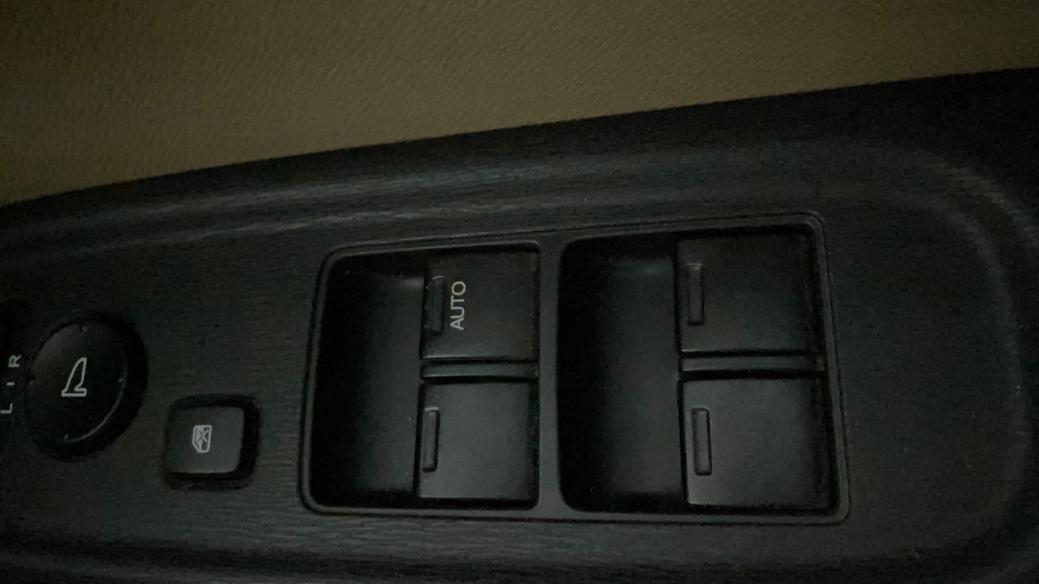 Used 2014 Honda Amaze 1.2 S AT i-VTEC Petrol Automatic top_features Power windows