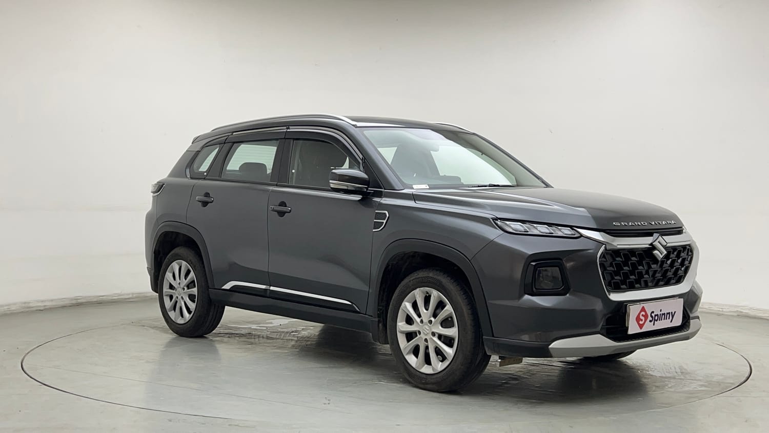 Used 2025 Maruti Suzuki Grand Vitara Delta Smart Hybrid Petrol Manual exterior RIGHT FRONT CORNER VIEW