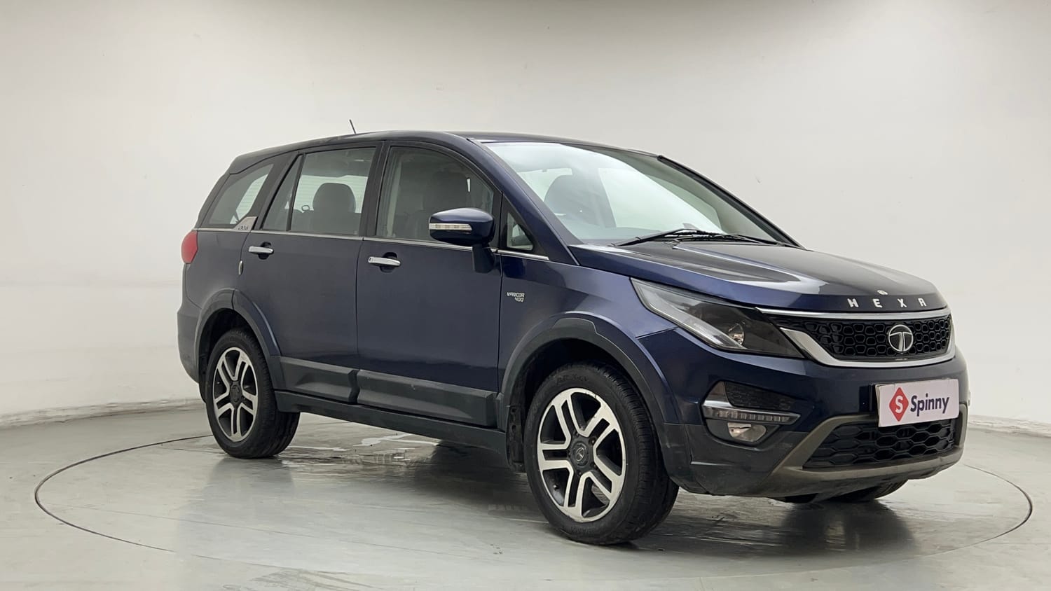 Used 2018 Tata Hexa XTA 4x2 7 STR Diesel Automatic exterior RIGHT FRONT CORNER VIEW