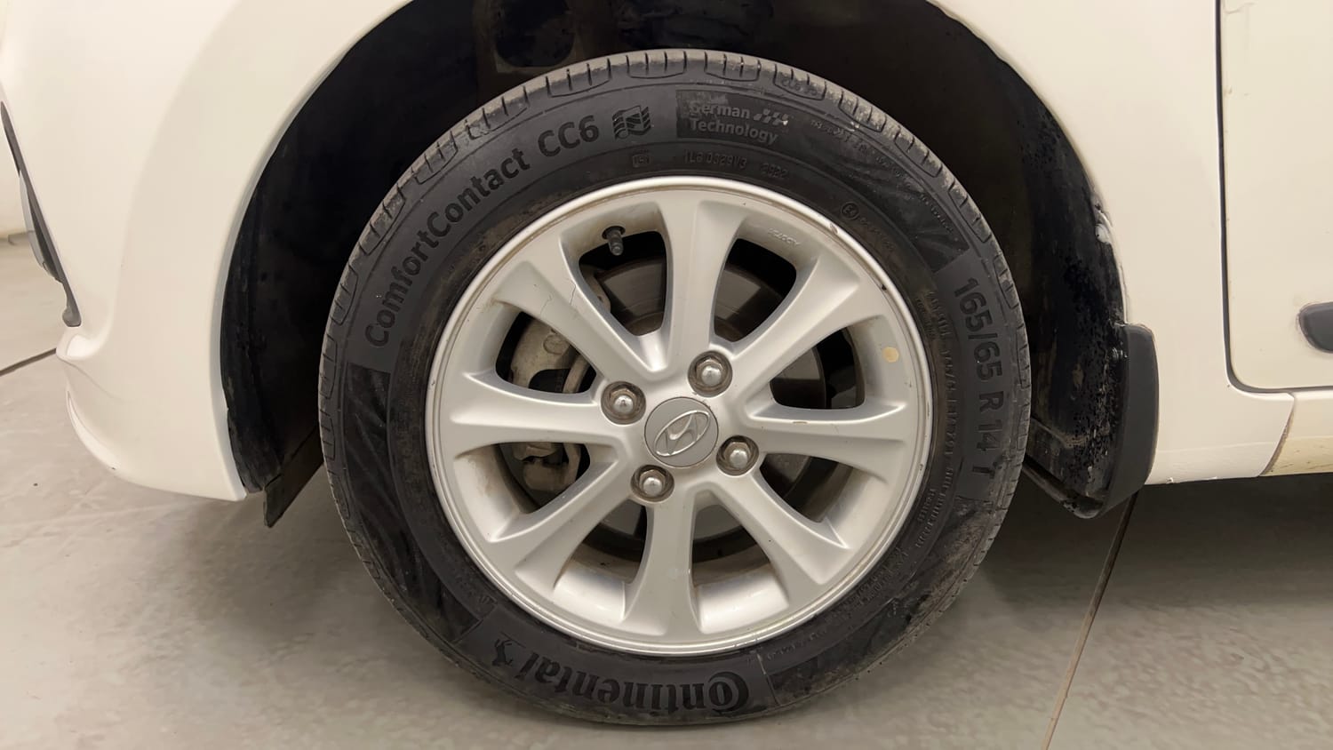 Used 2014 Hyundai Grand i10 Asta AT 1.2 Kappa VTVT Petrol Automatic tyres LEFT FRONT TYRE RIM VIEW