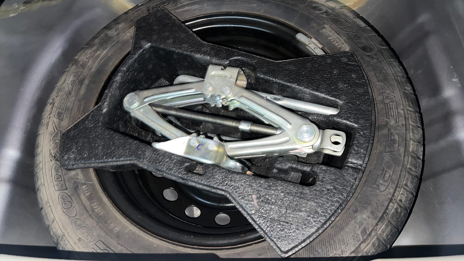 Used 2016 Maruti Suzuki Celerio VXi Petrol Manual tyres SPARE TYRE VIEW